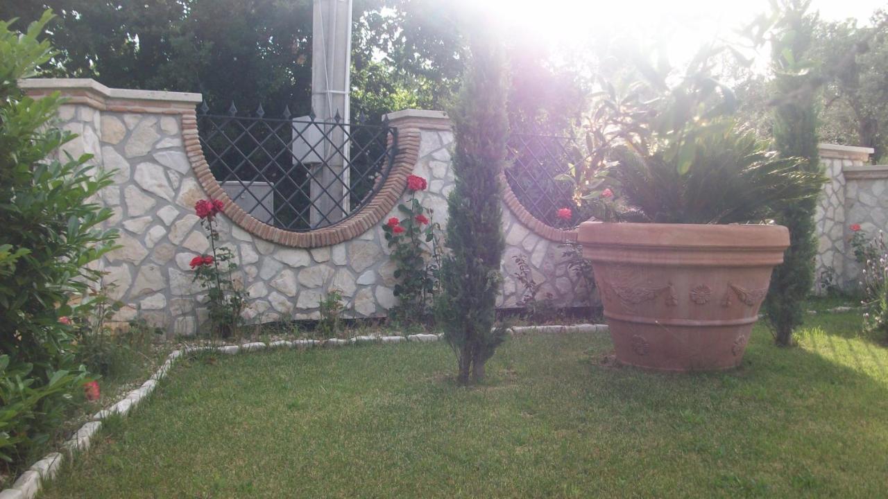 Il Giardino Degli Ulivi Bed and Breakfast Canneto  Exteriör bild